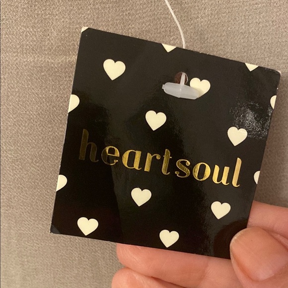 NWT Studded Shoulder Cream Cap Sleeve Tee. - Picture 5 of 9